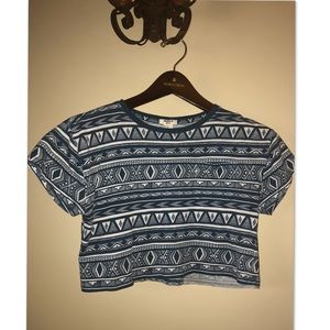 🌹✨ Geo Print Cropped T-Shirt (Size 11 Juniors)